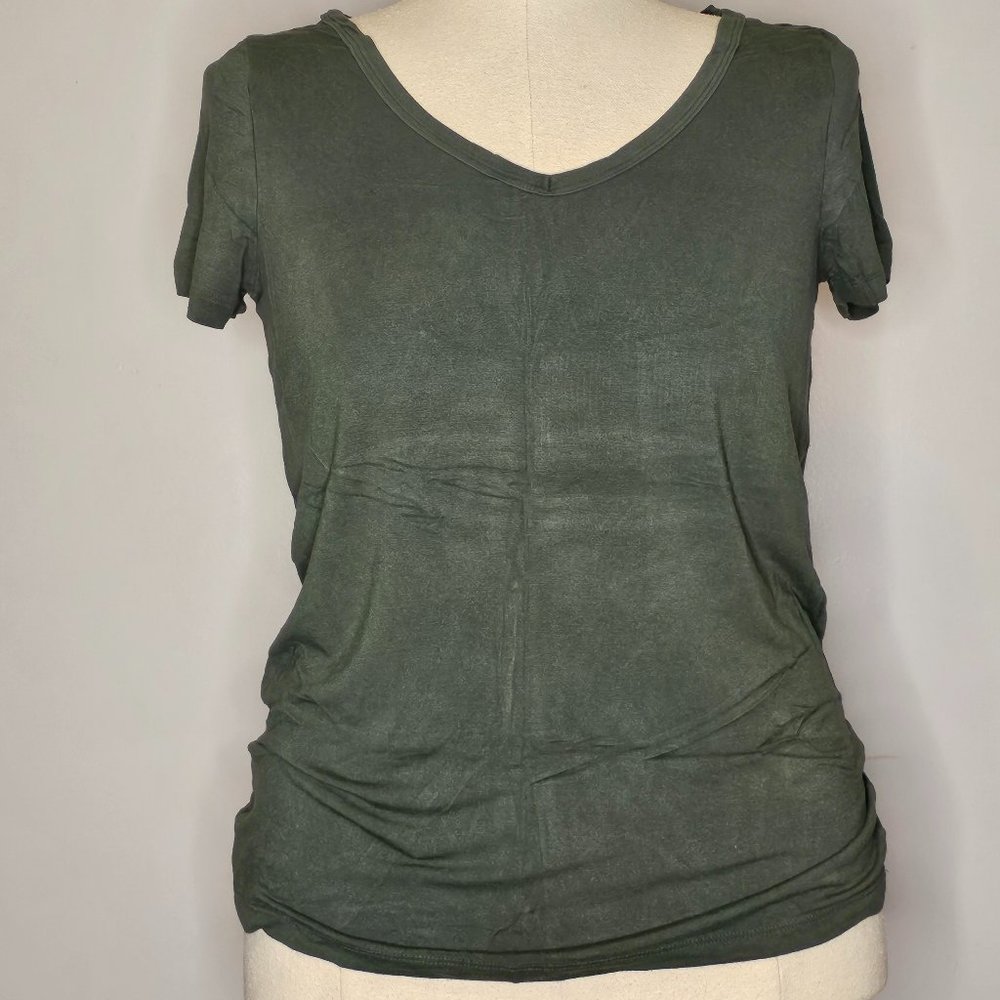 Fitted basic v-neck tee